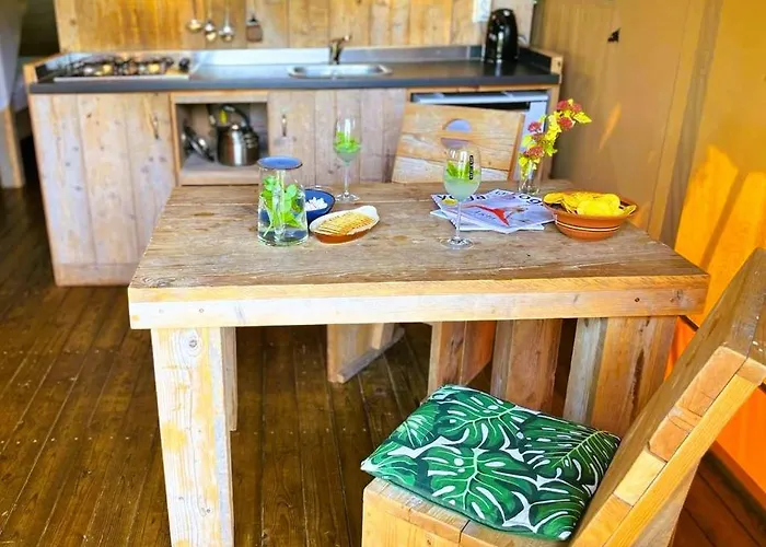 Hébergement de vacances Uylkenshof Safaritenten En Natuurhuisjes Epe