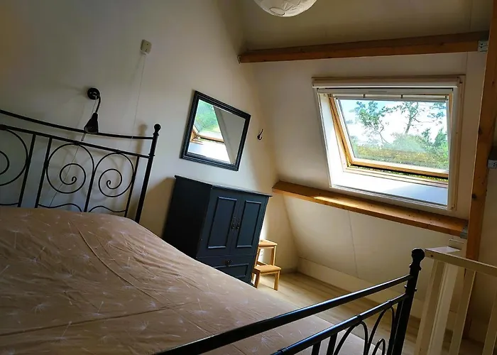 Uylkenshof Safaritenten En Natuurhuisjes *