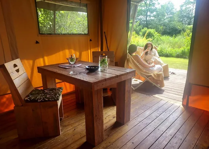 Uylkenshof Safaritenten En Natuurhuisjes * إبّ